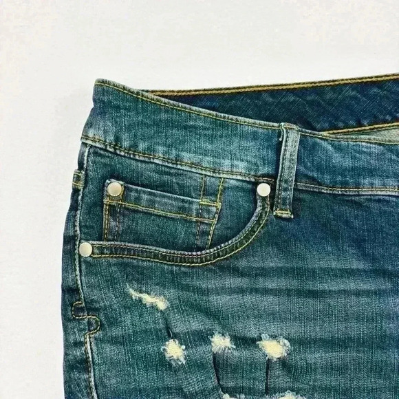 NWT Torrid Vintage Stretch Dark Wash Raw Hem Distressed Denim Shorts Size 20 - Picture 4 of 16
